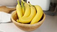 El sencillo truco con papel de aluminio para conseguir que los plátanos duren más