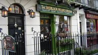 El misterio de los paquetes: usan la dirección de la casa de Sherlock Holmes como falso centro de devoluciones de productos chinos