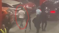 Escándalo en el derbi griego de baloncesto: el presidente del Panathinaikos huye corriendo para no ser detenido por la Policía