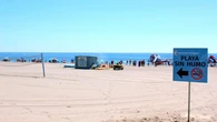 Andalucía supera las 150 playas y piscinas municipales sin humo y relanza el programa para atraer a más municipios