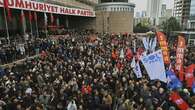 Multitudinaria protesta de estudiantes en Estambul contra el arresto del alcalde y opositor de Erdogan