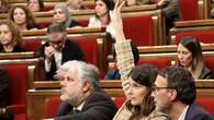 Junts registra una ley en el Parlament para que las comunidades de vecinos puedan pedir el desalojo de pisos ocupados