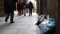 Barcelona intensificará la vigilancia contra el incivismo en Ciutat Vella y plantea multar con hasta 600 euros sacar la basura fuera de hora