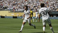 El Madrid sobrevive a un final loco, con uno menos, y se impone al Dortmund 