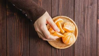 El error que comete la gente al comer mandarinas: "Es la parte más saludable"