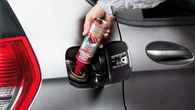 Este producto barato te ayuda a ahorrar combustible al limpiar el motor y dejarlo nuevo