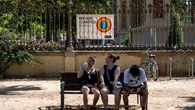 Barcelona despliega equipos de informadores para acercar los refugios climáticos a colectivos vulnerables