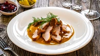 Cómo preparar el lomo de cerdo a la cerveza con champiñones: una receta barata y jugosa