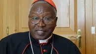 Un cardenal africano podría ser excluido del cónclave por desconocer su edad
