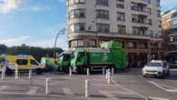 Herido un hombre en Bilbao al caer al camión de recogida de cartón cuando estaba dormido dentro del contenedor