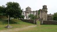 El impresionante monasterio abandonado en medio de un parque natural en Galicia