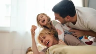 ¿Tener hijos envejece? Un estudio desvela cuál es el efecto de la paternidad sobre el envejecimiento