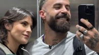 Marc Crosas y Lola del Carril revolucionan las redes con sus comentarios en directo: "No le importa el partido, solo ligar con ella"