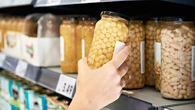 Un nutricionista explica qué es la espuma que sale al lavar los garbanzos de bote: "No indica presencia de aditivos químicos"