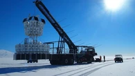 Registran extraños pulsos de radio en la Antártida: "Podría ser un neutrino de los confines del universo"