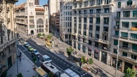 Los vecinos del Gòtic podrán circular por el carril restringido de subida de Via Laietana 