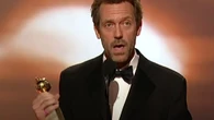 Se viralizan unas fotos de Hugh Laurie, el actor de 'House', irreconocible en un parque