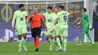 Indignación en los jugadores y el entrenador del Barça con el colegiado Szymon Marciniak: "Todos sabemos qué pasó con este árbitro"