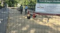 Sanz revitaliza los parques infantiles con juegos inclusivos, mejores suelos y más seguridad