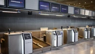 La huelga de controladores en pleno éxodo vacacional continúa en Francia este viernes y suspende un 40% de vuelos en París