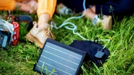 Últimas horas para conseguir por solo 12 euros un cargador con panel solar plegable 