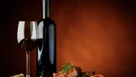 Los tres vinos recomendados por la OCU perfectos para Navidad y que puedes comprar por menos de 8 euros