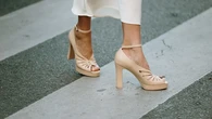 Una ciudad exige un permiso para poder ir con zapatos de tacón alto por sus calles