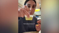 La sorpresa de una mujer española al pedir aceite de oliva en una cafetería de EEUU: "Si mi madre lo ve..."