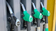 Cómo eliminar el olor a gasolina del coche: trucos para que se vaya rápido