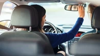 Un aspirante la lía durante su clase de conducir: "No me toques el volante, te has metido en mi espacio"
