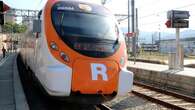 Un tren sin pasajeros descarrila en Barcelona e interrumpe las líneas R-4 y R-8 de Rodalies