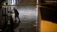 Dos detenidos por arrojar lejía y botellas a personas vulnerables en Torres de la Alameda