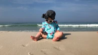 El truco viral (¡y barato!) para aplicar crema solar a los más pequeños sin morir en el intento