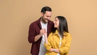 Qué es el 'groundhoggin': el psicólogo Adrián Chico explica por qué nos enamoramos del mismo tipo de persona