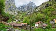 El pintoresco pueblo de los Picos de Europa donde acaba la Ruta del Cares