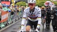 Pogacar pregunta por su novia en mitad del Tour de Francia: "Cuando corremos a la vez, me pongo nervioso"