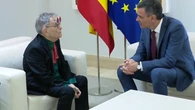 Sánchez recibe a Fernando Arrabal: "Gracias por recordarnos siempre que el juego nos hace libres"