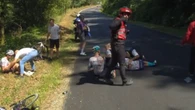 Caída múltiple en la etapa 7 del Tour de Francia: Almeida, Enric Mas o Buitrago, entre los afectados