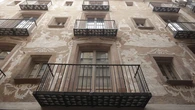 Barcelona rehabilita dos bloques en el corazón del Raval que suman una treintena de pisos públicos