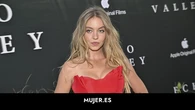 Sydney Sweeney impacta en Nueva York con una minifalda asimétrica para crear un 'look' marinero