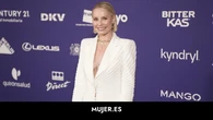 Mini vestido azul Klein y guantes de cuero: el look más cañero de Soraya para dar los 12 puntos en Eurovisión