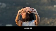 Una experta en neurociencia explica por qué le escribes a tu ex después de beber alcohol