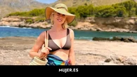 El bañador con el que Judit Mascó deseó una feliz noche de San Juan y presume de figura