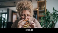 El compuesto presente en ciertos alimentos que aumenta la probabilidad de desarrollar obesidad