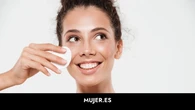 Un maquillador me desveló la mejor hora para desmaquillarse y es mi mejor truco de belleza