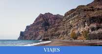 La increíble playa española escondida a la que se llega en barco o tras andar dos horas y media