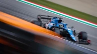 Fernando Alonso sube al 10º puesto de Imola y suma su primer punto gracias a una tardía sanción a Raikkonen