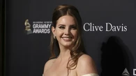 Críticas y burlas a Lana del Rey por usar una aplicación de retoque fotográfico en la portada de su nuevo álbum