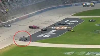 Escalofriante accidente en la Indycar: un coche recorre varios metros boca abajo