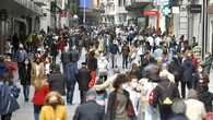 La cuarta ola acelera en España: casi 10.000 contagios nuevos, 142 muertos y la incidencia crece a 174 casos